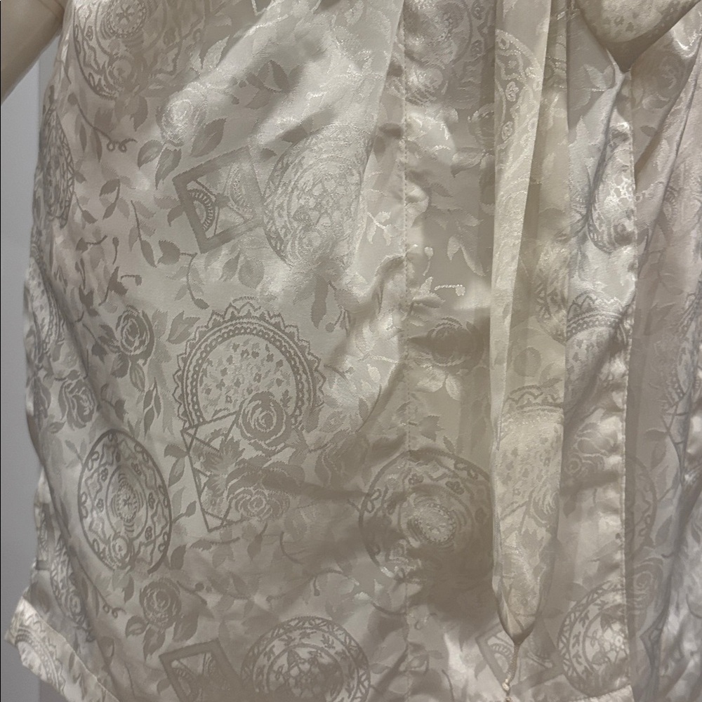 Vintage victorias secret white satin robe size S/M gold label - Picture 2 of 8